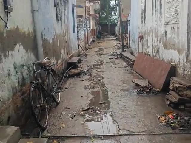 गंगापुर: चारो तरफ गंदगी का माहौल , नालिया खुली हुई
लोगो को चलने मैं परेशानी, सांस लेने मैं परेशानी आदि असुविधा हो रही है#गंगापुर