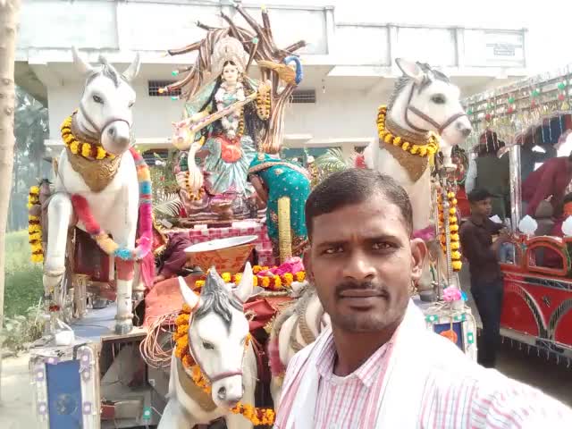 #love_you_friend
कोई टूटे तो उसे सजाना है कोई रूठे तो उसे मनाना है  रिश्ते मिलते हैं बड़े मुकद्दर से बस उन्हें खूबसूरती से निभाना है ,,🙏 आपका अपना #मुन्ना_प्रताप_सिंह_कुशवाहा  ❤️