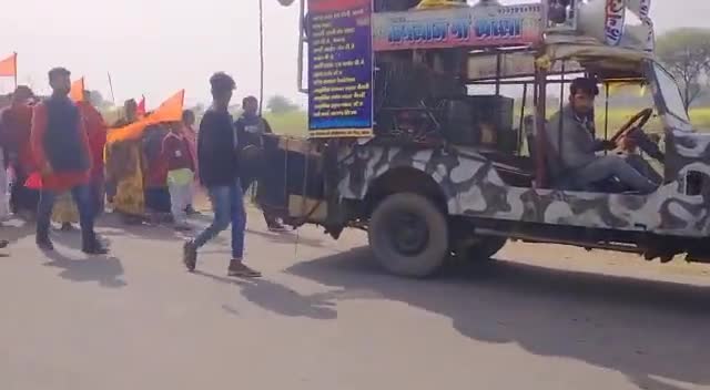 खरेला: #हिंदुत्व #जन_जागरण_स्वाभिमान_यात्रा निकाली गईं श्री सोनू महाराज जी के नेतृत्व में श्री बागेश्वर धाम जी के समर्थन में स्वाभिमान यात्रा निकाली गई जिसमें काफी दूर-दूर से सनातनी हिंदू साथी शामिल हुए भव्य यात्रा निकाली गई