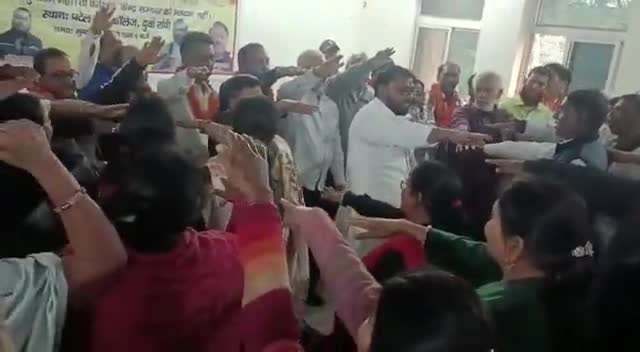 झारखंड: जमाकर्ताओ और अभिकर्ताओ ने #सहारा_समूह और #सरकार के खिलाफ ली शपथ #जो_सहारा_से_भुगतान_करायेगा_व_सत्ता_में_आएगा