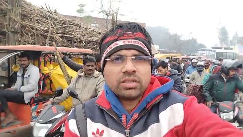 #सीतापुर_रेलवे_फाटक के ऊपर ब्रिज नही घंटो #एंबुलेंस फंसी पांच ट्रेनो का पास #सांसद_कठपुतली मौन सदन मे बात नही #बहुआयामी