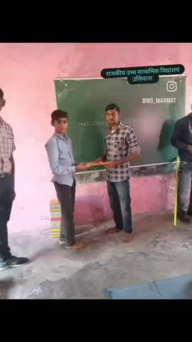 आओ हम सब मिलकर ग्रामीण क्षेत्रों में सरकारी स्कूलों में पढ़ने वाले स्टूडेंट्स की हेल्प करने का प्रयास करते हैं। 
#Helping Hand's ❤️🤝