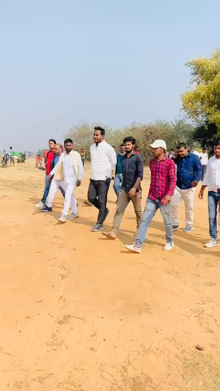 फुल्लीडुमर प्रखंड में HCC-8 टूर्नामेंट का विधिवत उद्घाटन करते हुए, साथ में स्थानीय प्रतिनिधि मौजूद रहे।
#RajendraYadav #SharadYadav #Banka #Belhar #Fullidumar