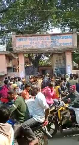 #आरा आदर्श राजकीय मध्य विद्यालय मीरगंज आरा इंटर का परीक्षा दे कर लौटते Science के छात्र बहुत खुश दिखे !