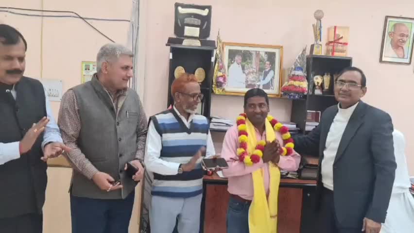 दीपक ने पेश की इन्सानियत की मिशाल, बिछड़े बच्चों को उमकी मां से मिलाया
#बिहारन्यूज #सारण #जयप्रकाशविश्वविद्यालय #छपरा