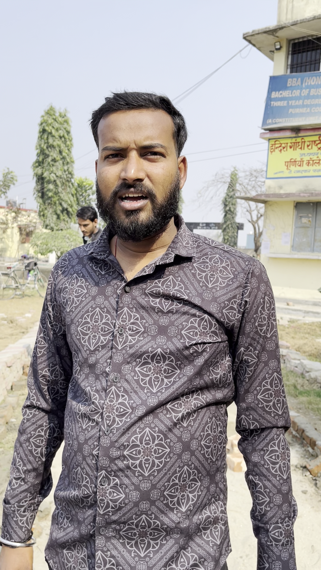 पूर्णिया पूर्व: पूर्णिया कॉलेज पूर्णिया मैं हो रहे सडक़ निर्माण मैं धाँधली पर रोक लगाते हूए! #पूर्णिया #purneacollege #छात्र नेता