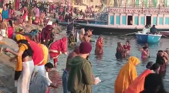 काशी के अस्सी घाट पर माघ पूर्णिमा के अवसर पर उमड़े श्रद्धालु
#माघ_पूर्णिमा #Varanarsi