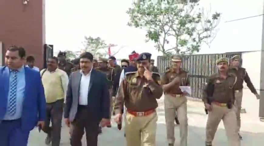 दातागंज: बदायूँ के बीआईएम टी स्कूल में सड़क सुरक्षा को लेकर जागरूकता कार्यक्रम का आयोजन किया गया #badaunnews police