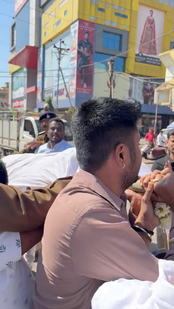 स्कॉलरशिप दे नहीं सकते फिर किस बात की विकास यात्रा…

#ravindragautamjbp