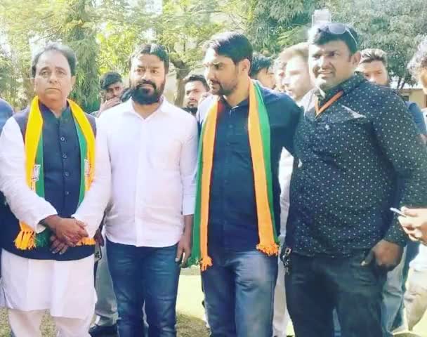 #वोट हमारा, #राज तुम्हारा #नहीं चलेगा, नहीं #चलेगा 

#कांग्रेस सरकार के पिछले चार सालों में #मुस्लिम समुदाय को लेकर की गई #वादाखिलाफी को लेकर आज भाजपा अल्पसंख्यक मोर्चा राजस्थान द्वारा कांग्रेस सरकार के खिलाफ मोर्चा के #प्रदेशाध्यक्ष  एम. #
