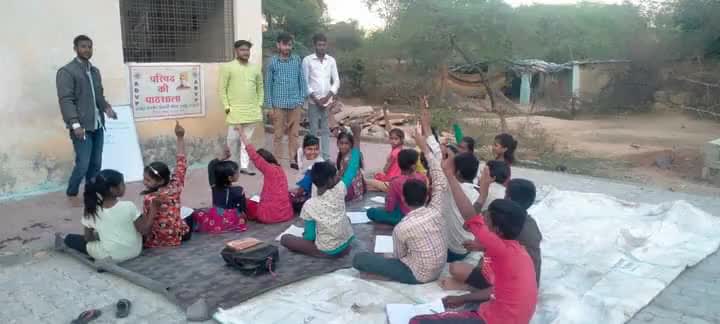 #ABVP_महोबा (कानपुर प्रांत)
एबीवीपी चरखारी नगर के वार्ड रूपनगर में #परिषद_की_पाठशाला निरंतर जारी रूपनगर में स्थित बजरंग बली मंदिर प्रांगण में प्रतिदिन सांय 4:30 बजे से 6 बजे चल रही पाठशाला में पहुंचे जिला संगठन मंत्री अपूर्व भदौरिया