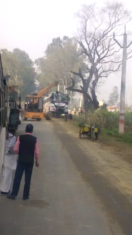 मुज़फ्फरनगर: थानाभवन क्षेत्र में बस को मारी टक्कर
#मुजफ्फरनगर #muzaffarpurnewscrimesach