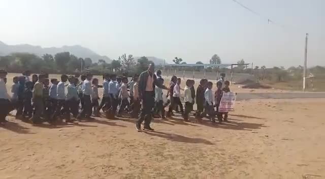 नागौर: ग्राम बाड़ी घाटी, भेरुन्दा मे #कृषक_सेवा_संस्थान के द्वारा #जल_जीवन_मिशन की जागरुकता हेतु #स्कूल_रैली का आयोजन।