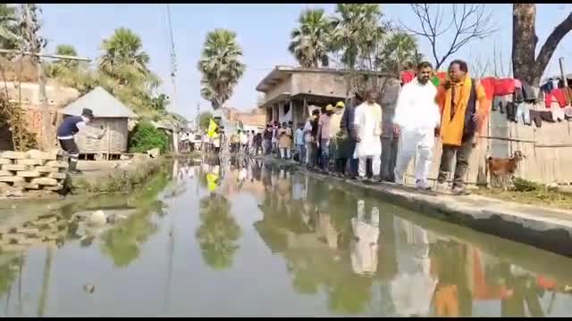 सड़क पर विकास की बहती गंगा को देखिए 
#jansuraj #kuchaikote #gopalganj #road #akkanu.gpj #kuchaikotenews