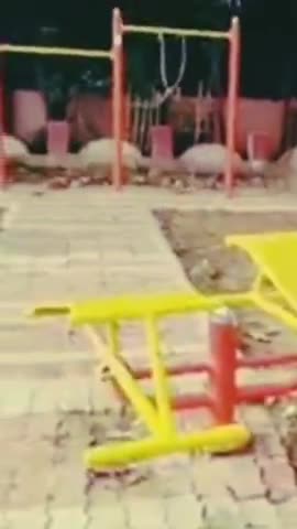 बाजपट्टी का सरकारी जिम 2 महीने में  हुआ धड़ाम ,बिहार सरकार की ये योजना भी चढ़ी भ्रष्टाचार की भेंट। 
#sitamarhi 
#gym
