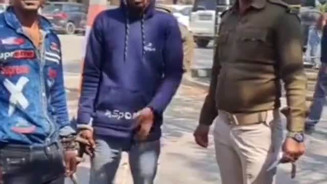 मोटरसाइकिल चोरी करने के आरोप में दो युवक गिरफ्तार 
#kuchaikote #gopalganj #crime #Bike  #Motorcycle #akkanu.gpj