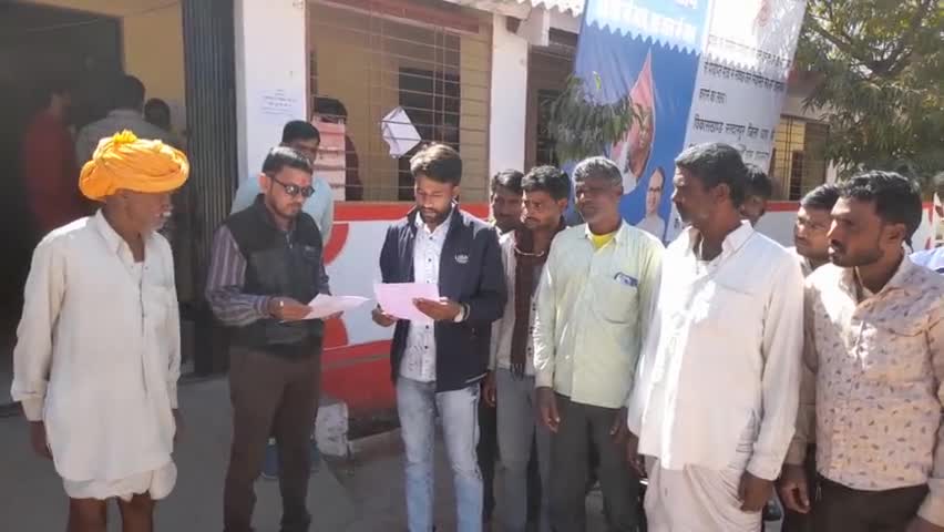 सरदारपुर: भीम आर्मी - द्वारा बिजली,पानी,सड़क,पुलिया निर्माण कार्य हेतु सरदारपुर जनपद सीईओ के नाम ज्ञापन ।

#इंकलाब_जिंदाबाद #जयभीम