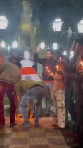 नेता जी सारण पार्क पर पुलवामा हमले में शहीद हुए वीर जवानों की चौथी बरसी पर शहीद हुए सभी वीर जवानों को राजमहल स्थित नेता जी सारण पार्क में NSUI राजमहल इकाई द्वारा श्रद्धांजलि अर्पित की गई
#nsuisahibganj
