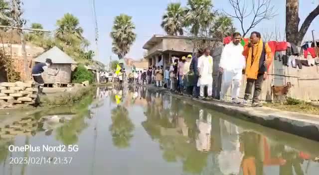 बिहार की सड़कों की हालत देखिए..🤔
#सुशासन की सरकार
#नीतीश_कुमार
#तेजस्वी_यादव
#प्रशान्त_किशोर
#जन_सुराज_पदयात्रा_अभियान