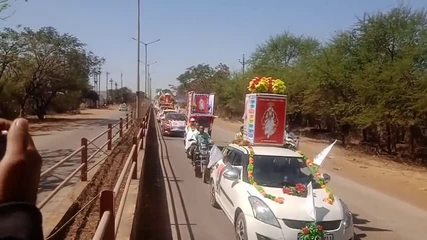 राजनांदगांव: फरहद चौक से बसंतपुर राजनांदगांव शहर की ओर संत रामपालजी की शोभा यात्रा जाते हुए #SaintRampalJi #viralvideo #Rajnandgaon