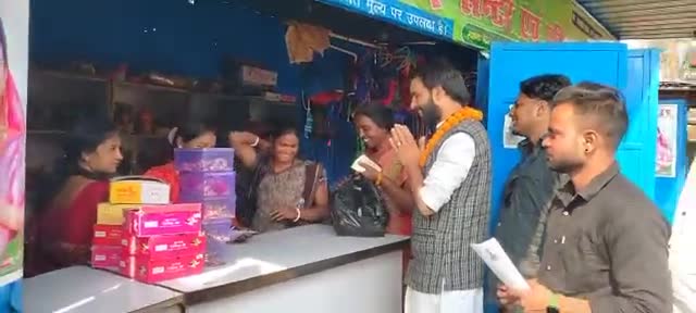 रामगढ़ विधानसभा के #गोला में मिल रहा ये प्यार और सपोर्ट बिना दारू मुर्गा वाला है।
-----
#रामगढ़_विधानसभा 
#धनंजय_कुमार_पुटूस #DhananjayKumarPutush #आपके_लिए_आपका_पुटूस #ApkeLiyeApkaPutush #RBSS