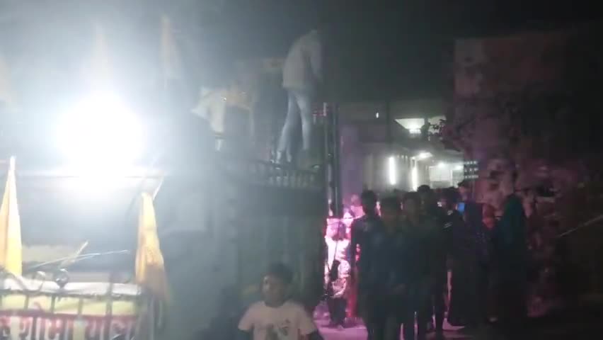 महादेव के मटकोर में झूमकर चाचे श्रद्धालु, बाजे-गाजे के साथ संपन्न हुआ शिव-पार्वती का कथा-मटकोर
#महाशिवरात्रि  #शिवरात्रि