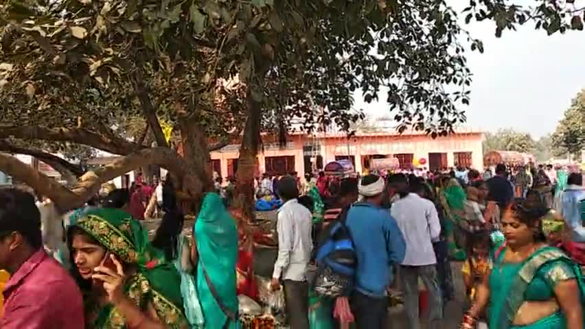 करगहर: बाबा सिद्धेश्वर नाथ धाम #करगहर में महाशिवरात्रि के दिन  भक्तों का लगा तांता। जलाभिषेक के लिए घंटो लाइन में खड़े रहे भक्त