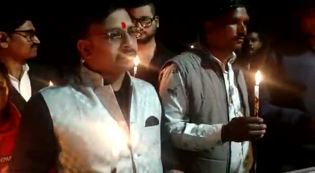 स्व० संगीता देवी को न्याय दिलाने के लिए #संरक्षण_सेवा_ट्रस्ट ने #ग्लोबल_हॉस्पिटल के विरुद्ध निकाला #कैंडल_मार्च