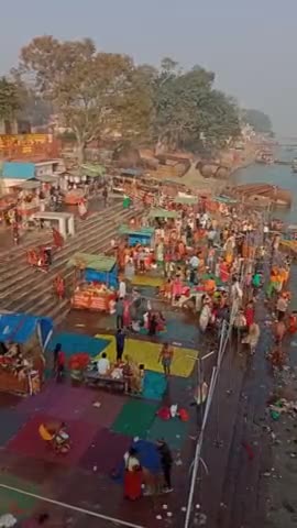 पांचाल घाट में अमावस्या गंगा स्नान में श्रद्धालुओं ने लगाई आस्था की डुबकी#रंजीत कुमार लोधी