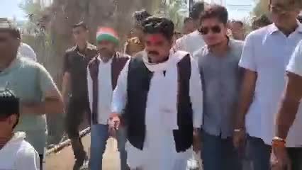 नगर पालिका महाराजपुर के अंतर्गत महराजपुर विधायक नीरज दीक्षित जी के नेतृत्व में नगर महाराजपुर से कुसमा तक हाथ से हाथ यात्रा का आयोजन किया गया ।
#हाथ_से_हाथ_जोड़ो_यात्रा
#KamalNath
#NEERAJ_VINOD_DIXIT