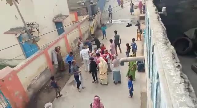 देश सेवा करने का परिणाम सेना सेना परिवार को घर में घुसकर मारता है दबंगी लोग आते हैं जय हिन्द #khabarjantak #aajtaknews