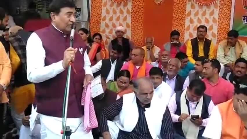 पूर्व मंत्री, महाचन्द्र प्रसाद सिंह ने दी एसपी को उत्तर प्रदेश से कुर्की-जब्ती का तरीका सीखने की नसीहत
#bjp #mubarakpur