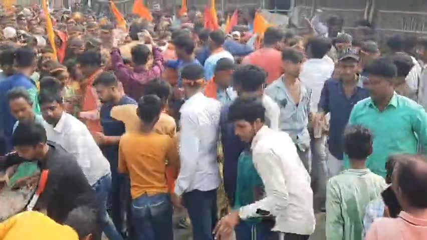 #Bettiah हनुमंत महायग | जल यात्रा में शामिल हजारों कन्याओ को #Mukesh Yadav ने युवाओ के सहयोग से सेवा किया 🙏
