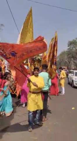 गोविंदपुर: श्री श्याम निशान शोभा यात्रा सिंदरी गौशाला दुर्गा मंदिर से झरिया धाम पहुंच बाबा के चरणों मे निशान अर्पित किए#श्याम निशान