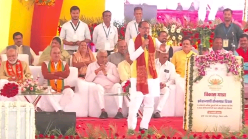 मैं केवल मुख्यमंत्री नहीं, अपनी बहनों का भाई भी हूं और उनकी जिंदगी बदलने का प्रयास कर रहा हूँ। #MPVikasYatra