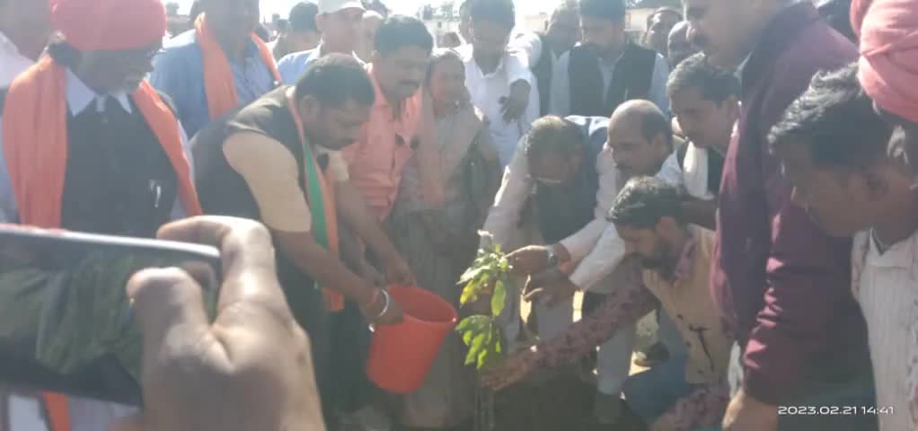 विकास यात्रा में केंद्रीय मंत्री श्री #faggankulaste जी ने वृक्षारोपण किया
#विकास_यात्रा