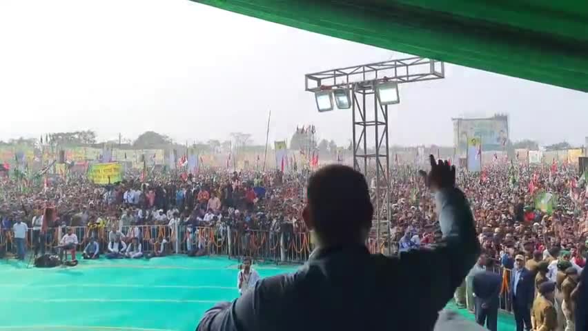 "भाजपा भगाओ!
  देश बचाओ!"

- श्री Tejashwi Yadav जी।

#पूर्णिया #महागठबंधन #महारैली