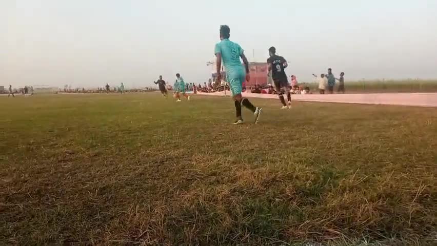 खेरैहिया और पन्नूचक में महामुकाबले मेंदोनों टीम 1-1 गोल से बराबर रही पेनल्टी में खेरैहिया की जीत अकबरनगर #भागलपुर बिहार