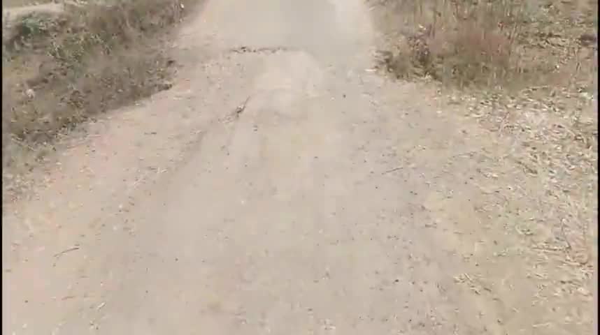 रॉबर्ट्सगंज: रोड में गाढ़ा से होने हो सकती है दुर्घटना || तेनुआ रोड मार्ग करही #खलियारी YouTube channel #rockstardkp