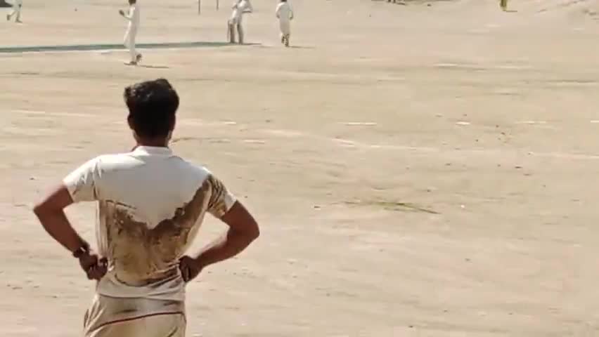 बक्सर जिले के किले मैदान पर होरहा है मैच आइए देखे.. 
#buxar #buxarnews #buxarcricket #cricket #todaynews #news #viral