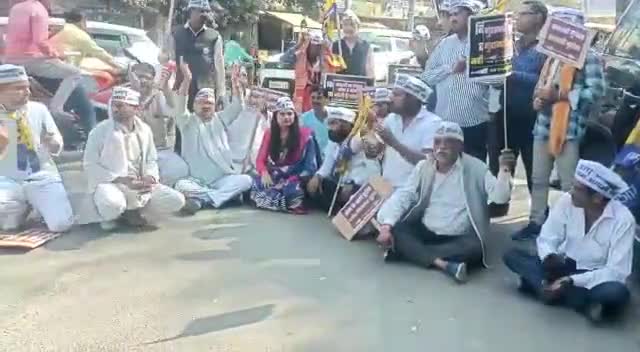 अडानी का नौकर कौन है।
मोदी है मोदी है।।
 #orai #jalaun  #manish #manishsisodia 
#new #news #news18