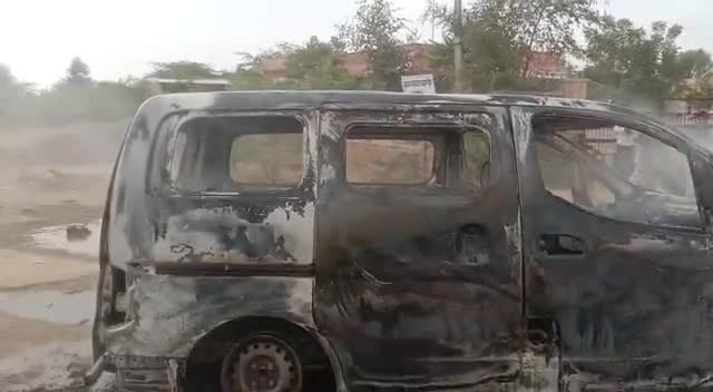 जोधपुर -खोखरीया फांटा के पास चलती कार बनी आग का गोला, कोई जन हानी नहीं। #news #jodhpurnews