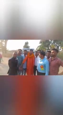 भाजपा नेता एवं पूर्व जिला पंचायत सदस्य आदरणीय #देवेन्द्र_तिवारी जी के साथ फुटबाल प्रतियोगिता के समापन अवसर पर शामिल हुए।