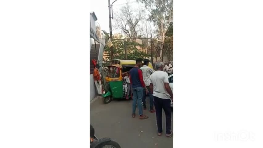 इंदौर में पंचम की फेल के रहवासी बने ट्रैफिक मित्र... क्रिकेट के पहले ही दिन लगा खतरनाक जाम।
#indorenagaringam