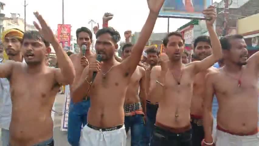 टीकमगढ़::हक अधिकार के लिए अर्ध नग्न प्रदर्शन ओबीसी महासभा - #कौशल_प्रजापति
