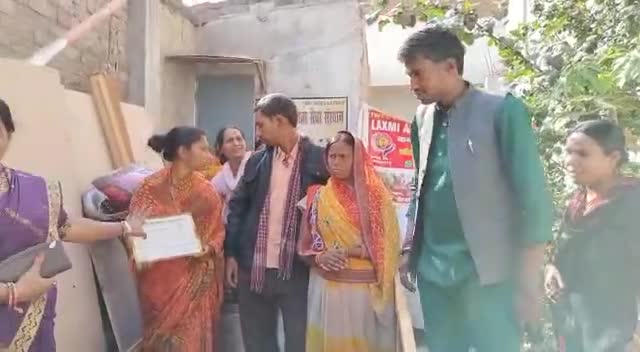 #लक्ष्मी_अपराजिता_सेवा_संस्थान 
(बैधु बाला सिन्हा जी) और 
#टीम_आदि_मेहता के सहयोग से आज एक बहन के #शादी के उपलक्ष पर #सहयोग के रुप में #पलंग, #तोशक, #तकिया, #ट्रंक_बक्सा, #कुर्सी इन सभी चीजों से मदद किया गया।