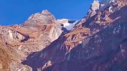 #नेपाल पूर्व पट्टी में हिमालय पर्वत में से बाहर निकलते बादलों का मनमोहक दृश्य।#तूफानी हवा के साथ आनंद की अनुभूति।।।।
