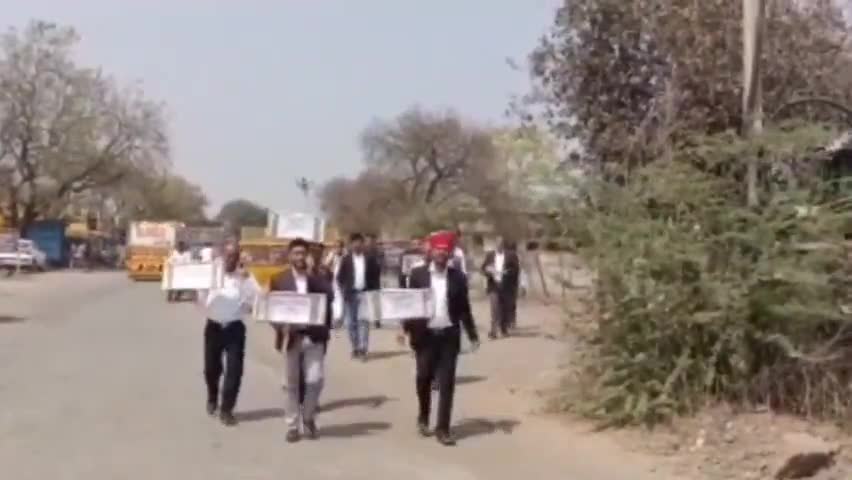 #गंगधार : अभिभाषक परिषद द्वारा गंगधार तहसील कार्यालय पर सौपा ज्ञापन व धरना प्रदर्शन कर की नारेबाजी देखिए पूरी ख़बर