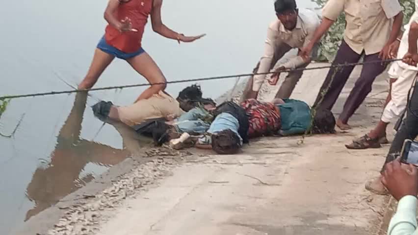 #Jalore: दंपति द्वारा पांच बच्चों के साथ आत्महत्या करने का मामला 

मामले में एक आरोपी को पुलिस ने लिया हिरासत में