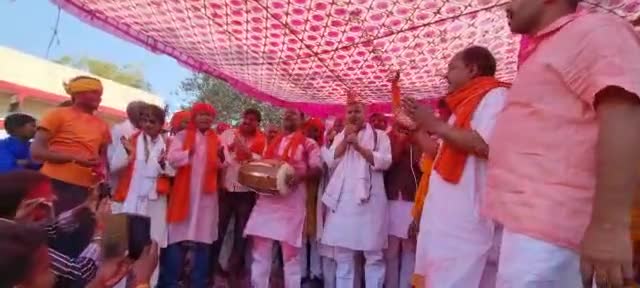 #रामगढ़ विधानसभा में पूर्व विधायक अशोक कुमार सिंह के नेतृत्व में होली मिलन समारोह का आयोजन किया गया जिसमें हजारों लोग से